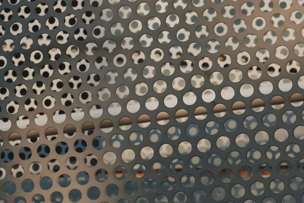 Jak wygląda perforacja blach